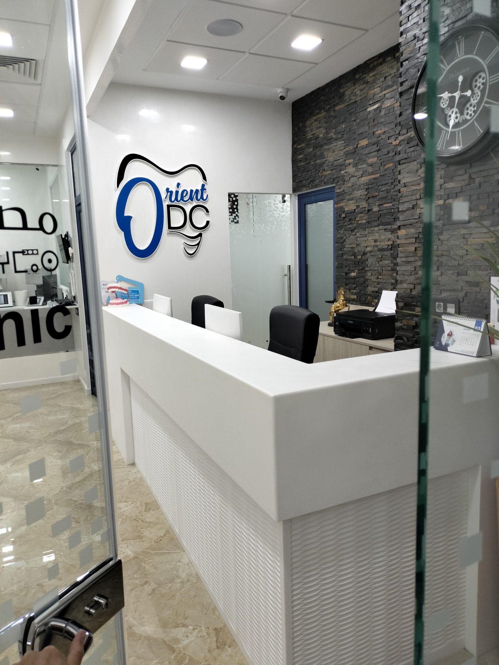 Espace d’accueil de la Clinique Dentaire Orient DC à Berkane