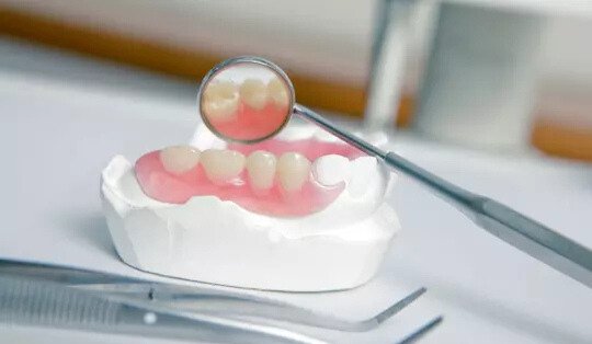 Prothèses dentaires sur mesure à la Clinique Dentaire Orient